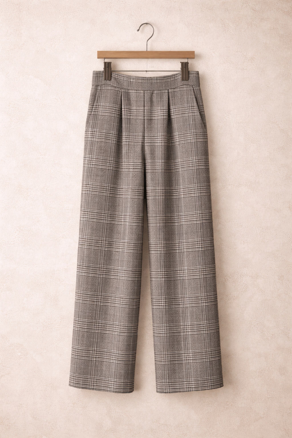 “Every step is guided.” KB Edition Plaid Wide-Leg Trousers