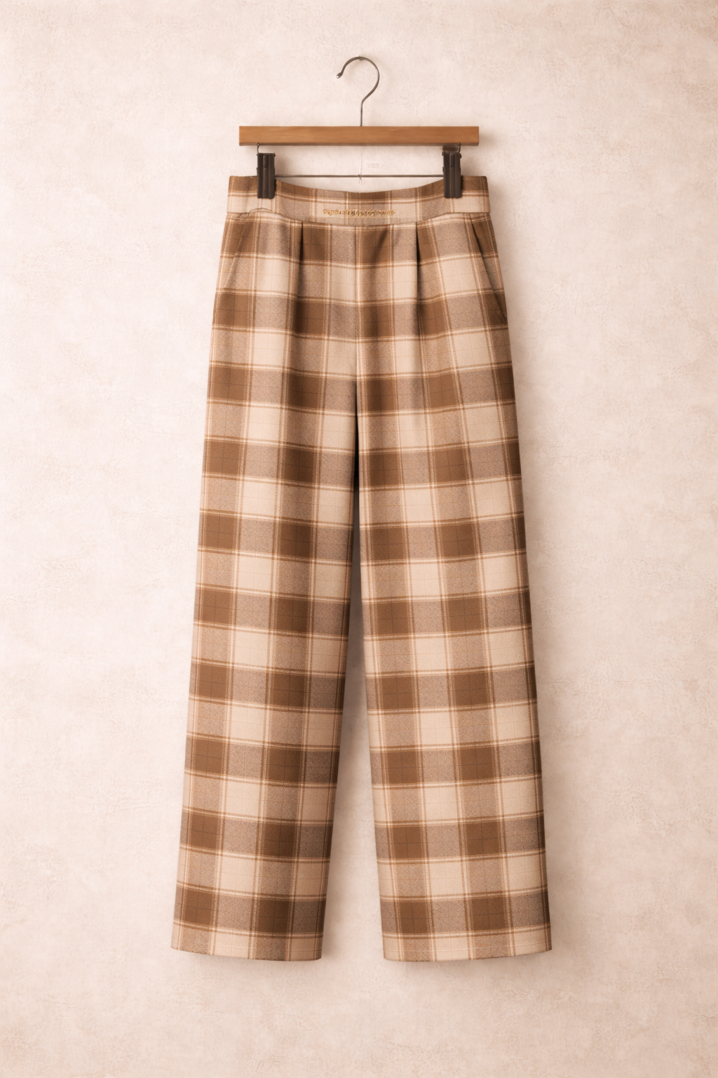 “Every step is guided.” KB Edition Plaid Wide-Leg Trousers