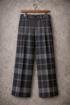 “Every step is guided.” KB Edition Plaid Wide-Leg Trousers