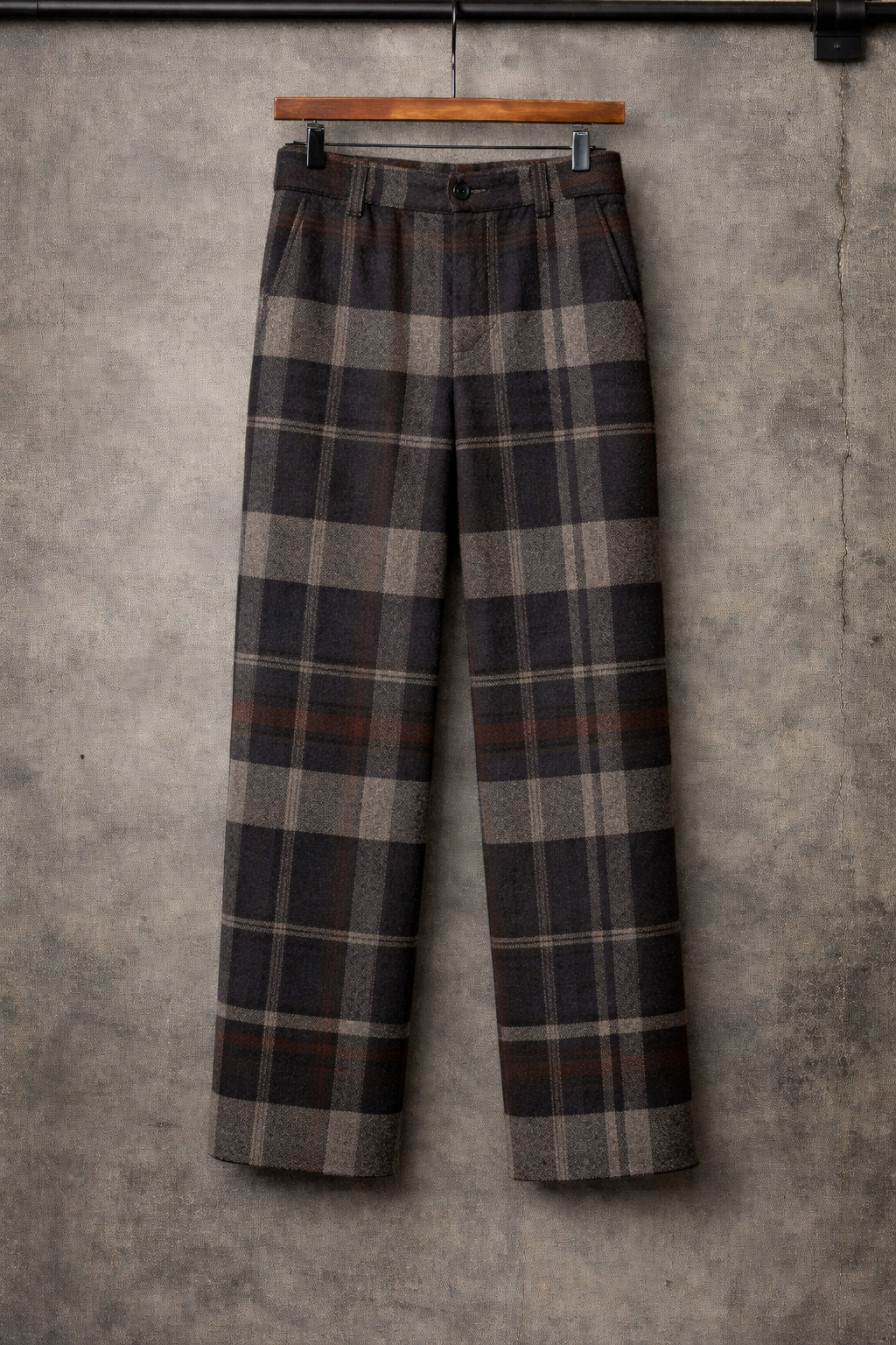 “Every step is guided.” KB Edition Plaid Wide-Leg Trousers